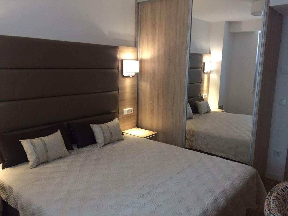Apartman Luxury White Violeta Mandre