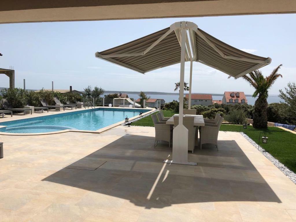 Apartman Luxury White Violeta Mandre
