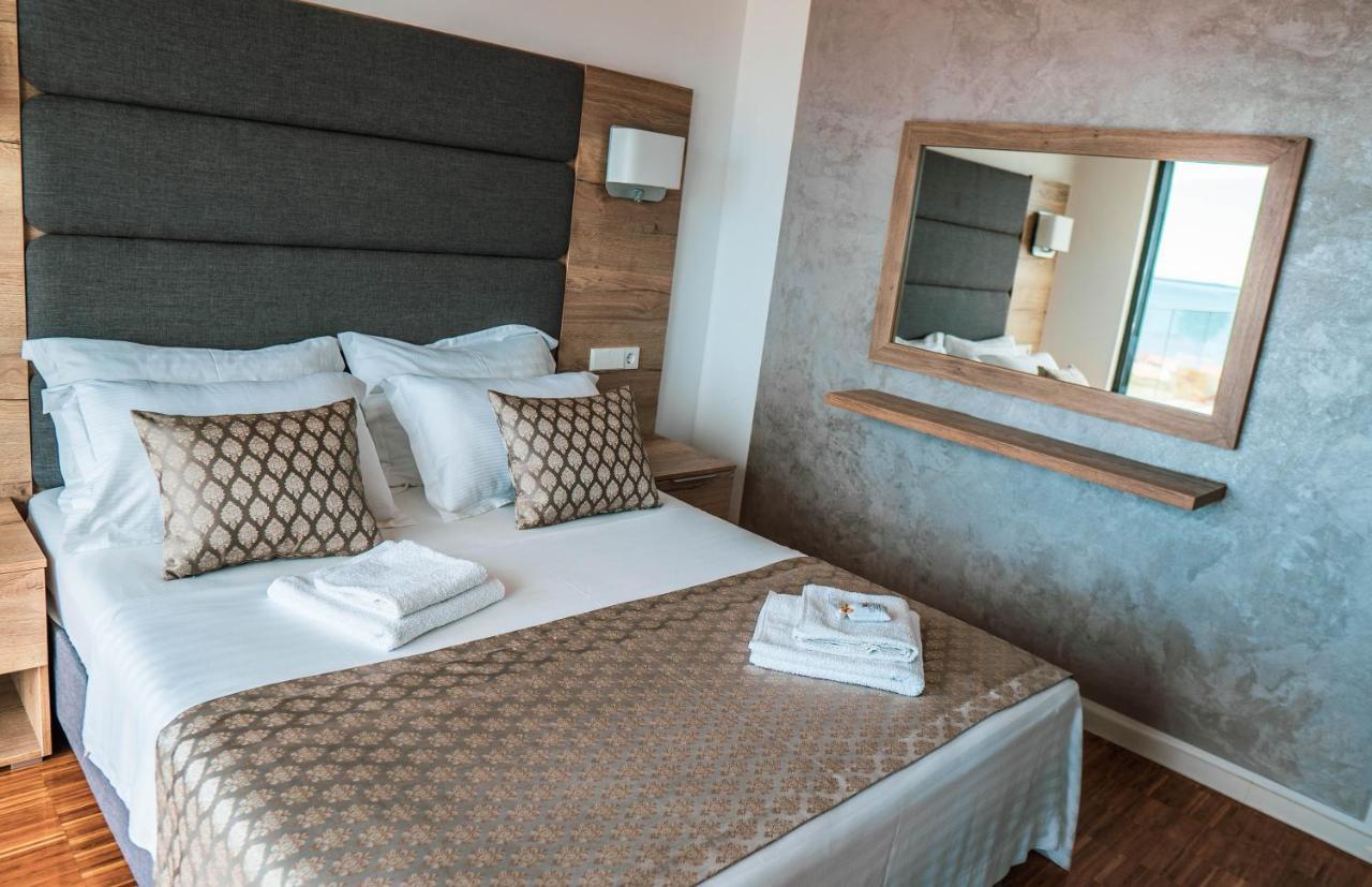 Luxury White Violeta Apartment Mandre