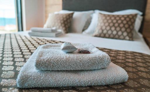 Luxury White Violeta Apartment
