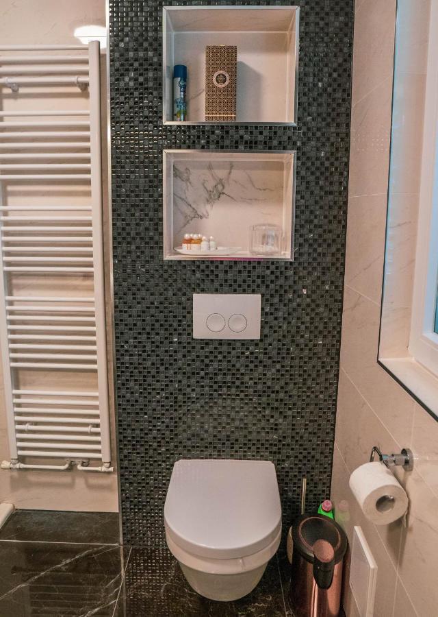 Luxury White Violeta Apartment