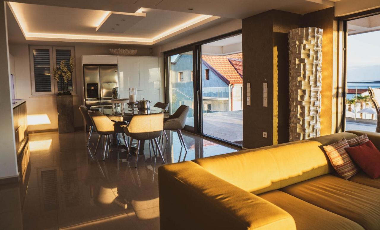 Luxury White Violeta Apartment Mandre