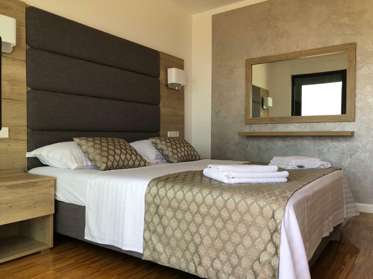 Luxury White Violeta Apartment